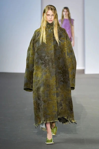 Look 2
